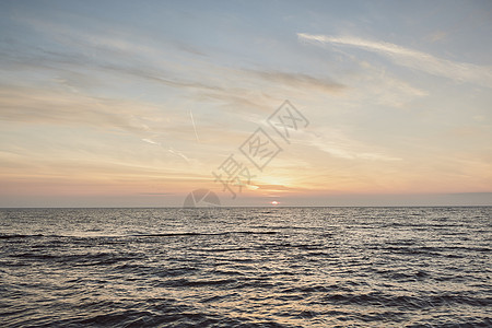 日出的海平面图片