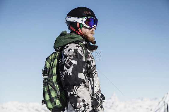 滑雪者看向远方图片