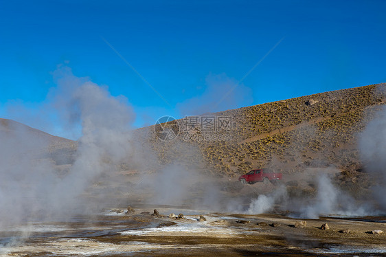 智利阿塔卡马沙漠ElTatio间歇泉蒸汽场视图图片