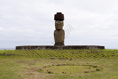 复活节岛海岸的AhuKoTeRikkuMoai雕像图片