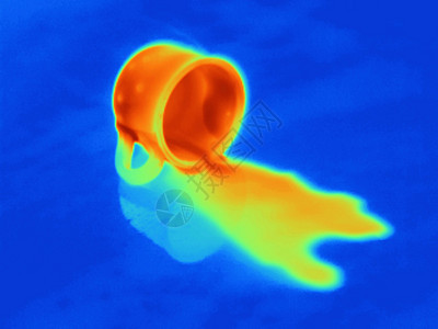 倒下的饮料的热像图片
