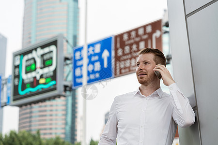 打电话的商务男士图片