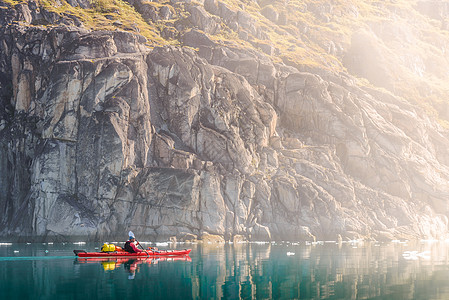 海皮艇上的人纳尔萨克基塔格陵兰图片