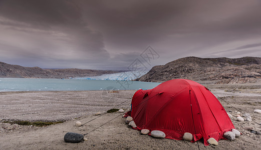红帐篷在盖勒拉利特冰川纳萨克基塔格陵兰图片