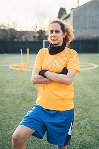 女足球运动员的肖像图片
