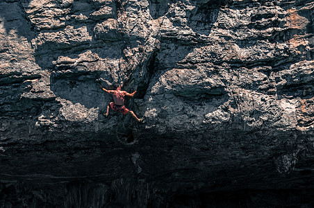 攀岩的人泰国克拉比通赛图片