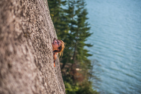 加拿大马拉穆特斯夸米什的攀岩者背景图片