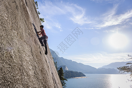 加拿大斯夸米什州马勒穆特的攀岩者图片