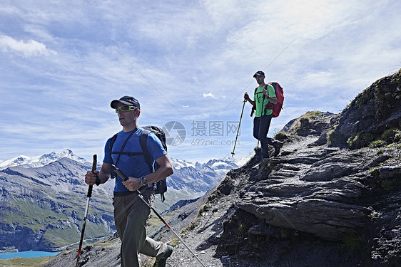 瑞士瓦莱州登山者朋友图片