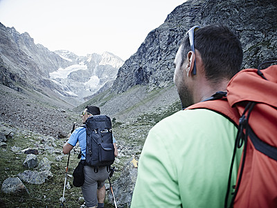 瑞士瓦莱州登山者朋友图片