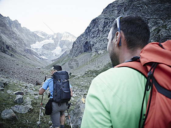 瑞士瓦莱州登山者朋友图片