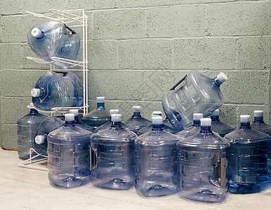 塑料桶装水图片