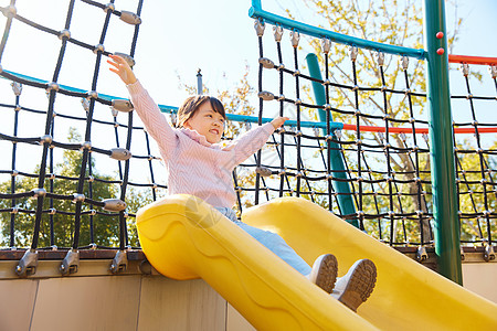 儿童滑梯玩图片
