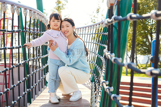 母女游乐园形象图片