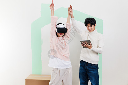 青年情侣居家体验VR设备图片