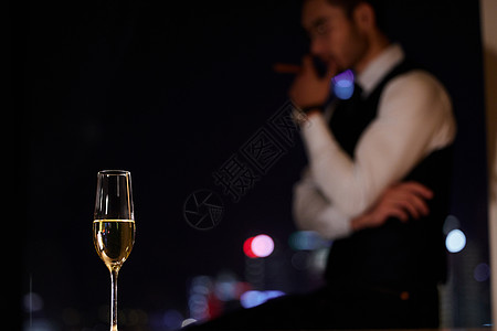 香槟酒和成功男士背景图片