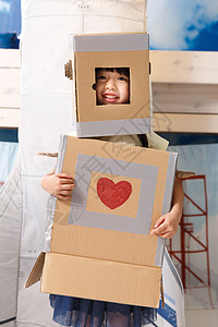 家居机器人可爱的小女孩在扮演机器人背景