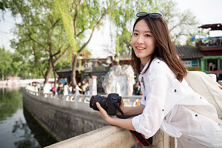 快乐女孩旅行图片