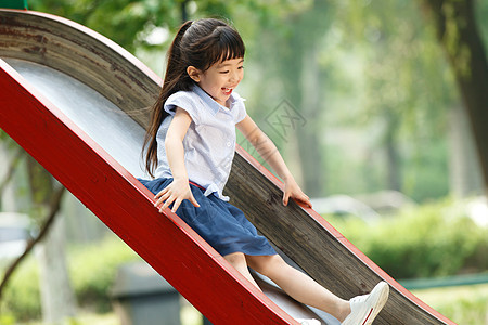 儿童玩耍小女孩滑滑梯图片