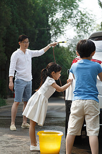 洗涤成年人学龄前儿童快乐家庭擦洗汽车图片