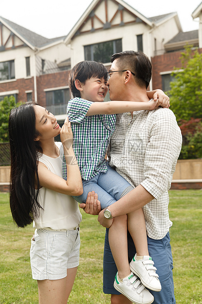 母亲学龄前儿童亚洲人幸福的一家三口图片