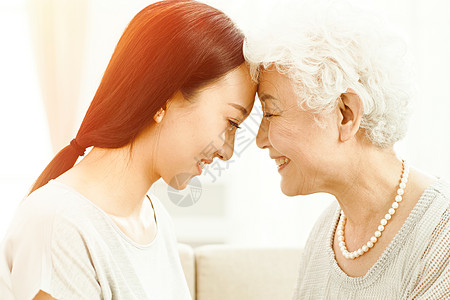文化活动老年人幸福快乐的母女背景