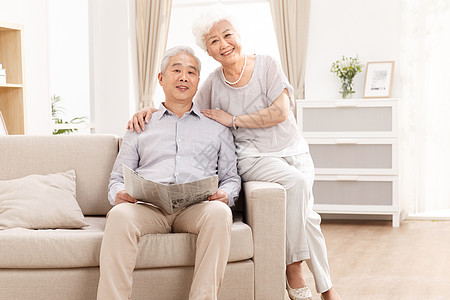 亚洲休闲生活幸福的老年夫妇在客厅图片