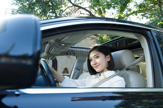 汽车青年女人开车图片