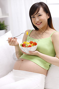 孕妇吃水果沙拉图片