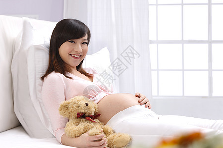 20多岁爱幸福的孕妇图片