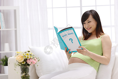 东方人彩色图片轻松孕妇看书图片