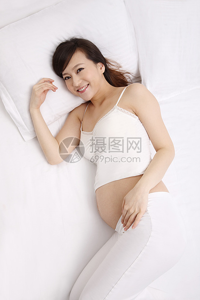 彩色图片安全青年人孕妇躺在床上图片