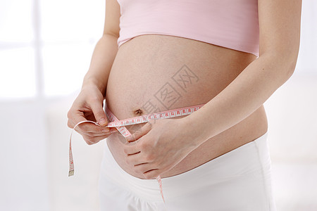 怀孕的仅女人孕妇测量腰围图片
