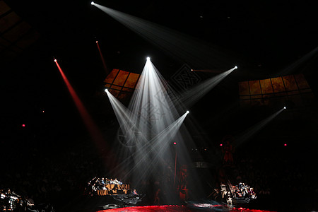 看剧大量人群摄影娱乐建筑剧院内舞台与灯光背景