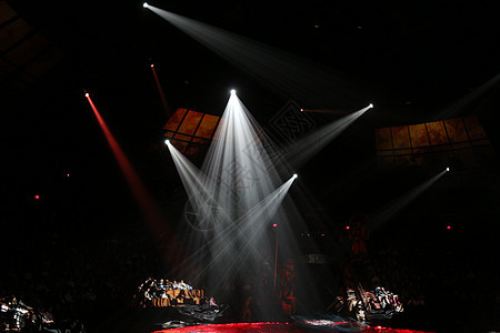 大量人群摄影娱乐建筑剧院内舞台与灯光背景图片