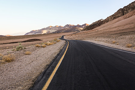 路道路沙漠汽车广告背景图高清图片