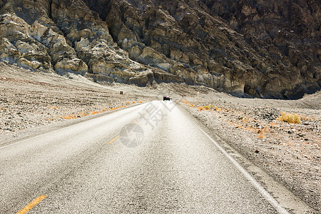 山道路戈壁滩汽车广告背景图图片