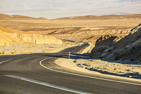 高速公路自然景观谷汽车广告背景图图片