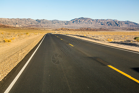 大盆地沙漠汽车广告背景图图片
