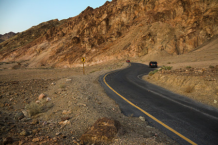 自然景观大盆地沙漠风景汽车广告背景图背景图片
