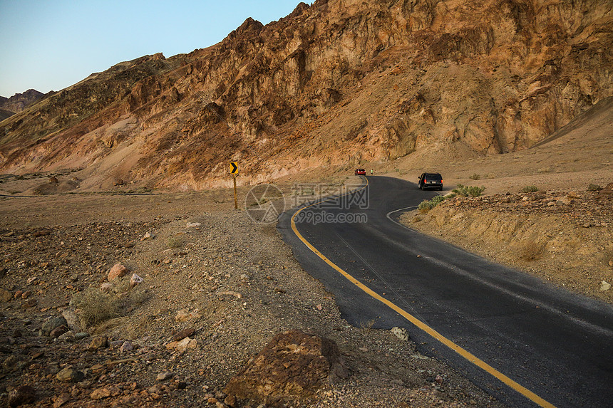 自然景观大盆地沙漠风景汽车广告背景图图片
