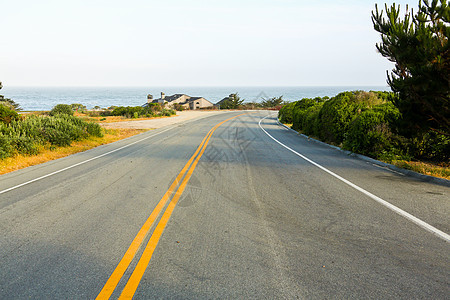 海景水前进的道路公路图片