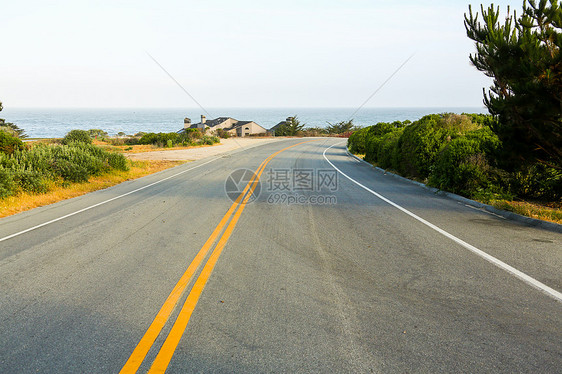 海景水前进的道路公路图片