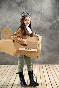 时尚飞行员小女孩驾驶纸飞机图片
