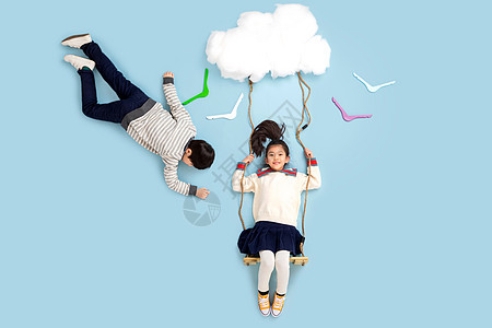 表现积极彩色图片坐着快乐儿童在云彩上荡秋千图片