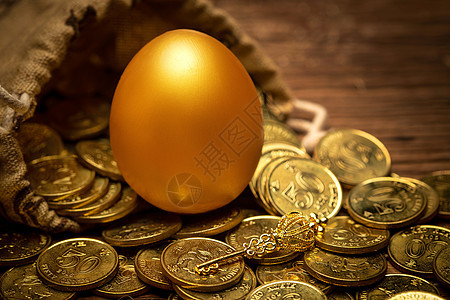 银行业财富金色袋子里的金蛋金币金钥匙图片