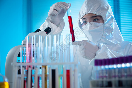 亚洲人医院医疗用品医务工作者做检测化验图片素材