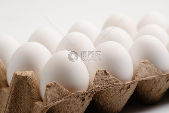 食品素材一盒白色的鸡蛋图片