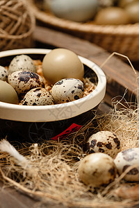 碗盛鹌鹑蛋鸡蛋图片