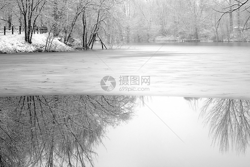 立冬二十四节气环境大雪后的景象图片